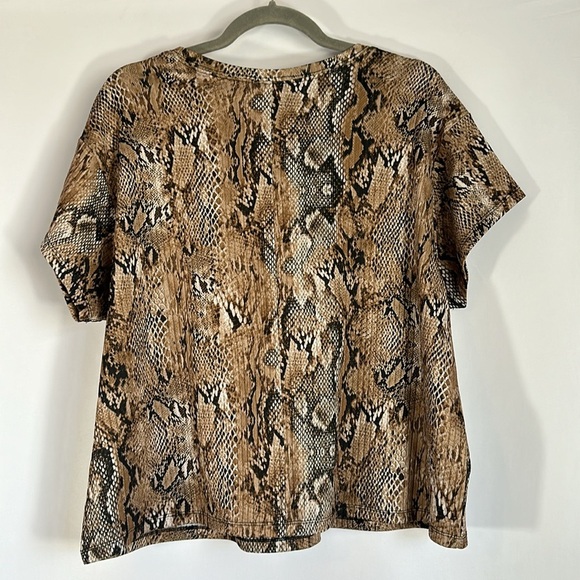 Torrid Ribbed Snakeskin Cropped T-Shirt Top - Picture 5 of 5